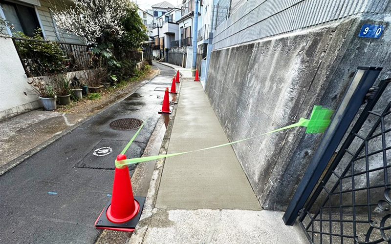 通路の土間コンクリート仕上げ